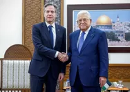 Menteri Luar Negeri AS, Antony Blinken, Bertemu dengan Presiden Palestina, Mahmoud Abbas, di Tepi Barat