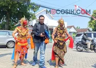 Diantar 2 Penari Topeng Jati Duwur, Tokoh Budayawan Jombang Daftar Calon Bupati ke Partai PDI Perjuangan