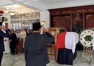 Prabowo Beri Penghormatan Terakhir bagi Ryamizard Ryacudu