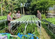 Bhabinkamtibmas Desa Mojotrisno Dorong Pemanfaatan Pekarangan untuk Perkuat Ketahanan Pangan Keluarga