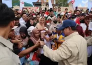 Sapa Warga Lombok Hingga Layani Swafoto, Prabowo: Saya Titip Jaga Bendungan Ini dengan Baik