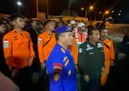 Polda Jatim Kerahkan 30 Personel SAR Evakuasi Korban KMP Mutiara Sentosa 2 di Perairan Sumenep