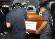 Dua Jenazah Korban KM Mutiara Sentosa II Diserahkan ke Keluarga, Tim DVI Polda Jatim Terus Lakukan Identifikasi