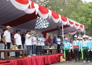 162 Peserta Meriahkan Gerak Jalan ROJO 2026 di Ngoro Jombang, Bupati Warsubi Kibarkan Bendera Start