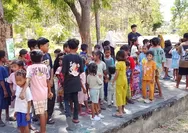 ICCN NTT dan Asidewi Gelar Kegiatan Berbasis Budaya untuk Kaum Mama di Posko Pengungsi Mandiri Tana Duen