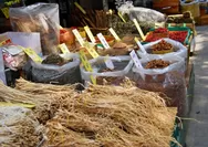 Bolehlah Berjualan Di Pinggir Jalan Dalam Islam? Ini Hukumnya Menurut Buya Yahya