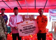 Gubernur Andi Sudirman Tinjau Banjir Bone, Salurkan Bantuan Rp1 Miliar dan Santunan Korban