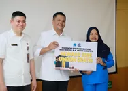 Bupati Bantaeng Serahkan Dua Paket Umroh Gratis ke Pegawai RSUD Prof Anwar Makkatutu