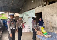 Jumat Berkah, Sat Lantas Polres Bulukumba Salurkan Sembako kepada Warga Kurang Mampu