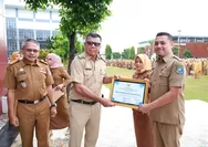Bupati Andi Utta Beri Penghargaan kepada Tiga OPD Berprestasi dalam Pelayanan Publik