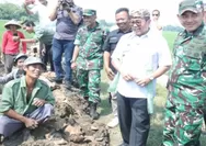 TNI Dan Pemkab Cirebon Bersatu, Bangun Akses Jalan dan Tingkatkan Kesejahteraan Warga