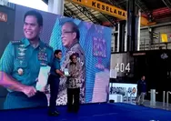 Profesor Indroyono Soesilo Berikan Buku Kapal Selam Indonesia ke Laksamana TNI Muhammad Ali, Kisah Sejarah Korps Kapal Selam