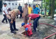 Walikota Tanjungpinang Temukan Kabel Optik dan Sampah Sumbat Saluran Drainase