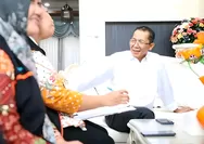Jadi Teladan, Wali Kota Amsakar Ikut Serta Pendataan Sensus Ekonomi di Rumah
