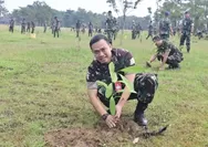 Tanam 500 Pohon Jeletung, Lanud Roesmin Nurjadin Jaga Peran Sebagai Paru-paru Pekanbaru