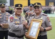 Apresiasi Dedikasi, Kapolda Riau Beri Penghargaan Kepada 133 Personel dan Masyarakat