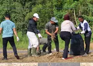 Gubernur Ansar Pimpin Gotong Royong Bersihkan Jalan Aisyah Sulaiman Tanjungpinang