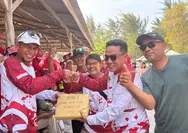 ​Ketua RW 14 Putra Kelana Jaya Erwin Apresiasi Kekompakan Warga dan Donatur dalam Gathering di Pantai Reviola