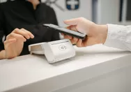  Jangan Cuma Andalkan Cash, Pentingnya Pakai QRIS Biar Bisnis UMKM Kamu Dilirik Konsumen Gen Z