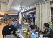 Dandim 1207/Pontianak Nobar Piala Dunia 2026 Bersama Warga dan Syarif Machmud di Rider Coffee Shop