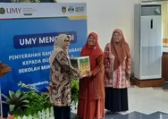 Jelang Lebaran Guru di 45 Sekolah Muhammadiyah dan Aisyiyah di DIY Mendapatkan Bingkisan Sembako dari UMY