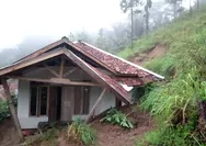 Tak Cuma Jalan, 7 Rumah di Gununghalu Bandung Barat Ikut Tertimbun Longsor