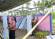 Babinsa Serka Agus Tuter Aktif Bantu Warga Binaan Bangun Bangsal Syukuran