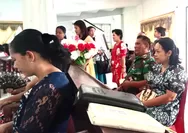 Jalin Hubungan Baik Dengan Tokoh Agama Babinsa Aktif Hadiri Ibadah Minggu di Gereja