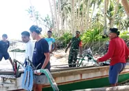 Babinsa Melaksanaka Komsos Dengan Masyarakat Nelayan Desa Dampulis