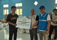 Hadirkan Semangat Baru Bagi Warga Terdampak Banjir, PLN UP3 Gorontalo Salurkan 535 Paket Sembako di Lima Desa di Gorontalo Utara