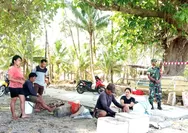 Babinsa Melaksanakan Komsos Dengan Warga Binaan Desa Dampulis