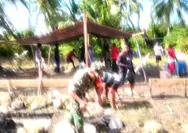 Babinsa Bantane Bantu pembuatan pondasi rumah warga