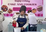 Tingkatkan Kemandirian, WBP Lapas Perempuan Kelas IIB Manado Dilatih Membuat Batik Roll Cake