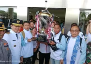 Wakil Gubernur Sulut, Victor Mailangkay Jemput Langsung Para Jawara Pesparawi Nasional XIV, Piala Presiden Tiba di Manado