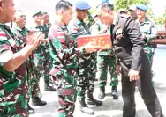 Haru di Mapolres Talaud: TNI Hadirkan Kue Ulang Tahun & Lagu Jamrud, Kapolres Arie Nugroho Terkejut Dapat 'Kado Manis' HUT Bhayangkara