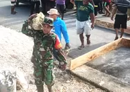Pentingnya Sarana Rumah Ibadah, Babinsa Koramil 1312-02/Lirung Bersama Warga, Laksanakan Penimbunan Lantai Aula Gereja