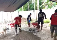 Babinsa Dapihe Bersama Tukang Melaksanakan Pembangunan KDKMP