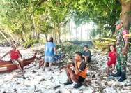 Babinsa Melaksanakan Komunikasi Sosial Dengan Masyarakat Nelayan Desa Dampulis