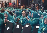 Ny. Anik Yulius Selvanus Hadiri Puncak Peringatan HKG PKK ke-54 Bersama Selvi Ananda di Makassar