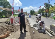 Pembangunan Paving Blok Tahap I Desa Winebetan Dikerjakan, Hukum Tua Farry Sambeka Libatkan Warga Setempat