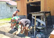 Babinsa Koramil 1312-03/Beo Bangga Keagraban Membantu Warga Masyarakat Di Desa M3laksankan Karya Bhakti Pembuatan Pondasu Rumah