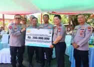 Peduli Bencana NTT, Polda Sulut Salurkan Bantuan Tanggap Darurat Rp300 Juta