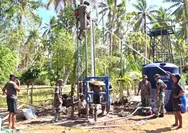 Beri Teladan Nyata, Danramil 1312-01/Kabaruan Turun Tangan Langsung Gali Sumur Bor Bersama Warga Desa Pantuge