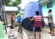 Demi mendapatkan Air Bersih TNI AD Hadir bersama warga Miangas Gotong royong