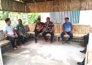 Babinsa Desa Tule Sertu Sertu Yerobeam Larenaung Melaksanakan Komsos, Perkuat Kemitraan Bersama Warga Desa Tule
