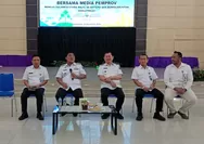 Dihadapan Puluhan Awak Media, Gubernur Yulius Selvanus : Kami Tidak Tidur Kawan-kawan