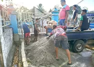 Babinsa Bersama Kaum Bapak KRT 7 Jemaat Germita Linsarraen Rae Gelar Kerja Bakti Pengambilan Material Pasir