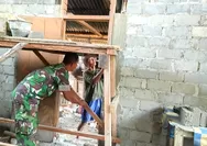 Demi Kesejahteraan Warga, Anggota Koramil 04/Rainis Bantu Pembangunan Penerima RTLH