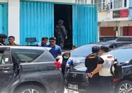 Pengawalan Ketat Kepolisian, Penyidik KPK Sisir Kantor Tony Tanos di Marina Plaza Manado