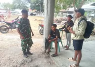 Babinsa Serda Jenri Thomas Laksanakan Kegiatan Komunikasi Sosial di Wilayah Binaan